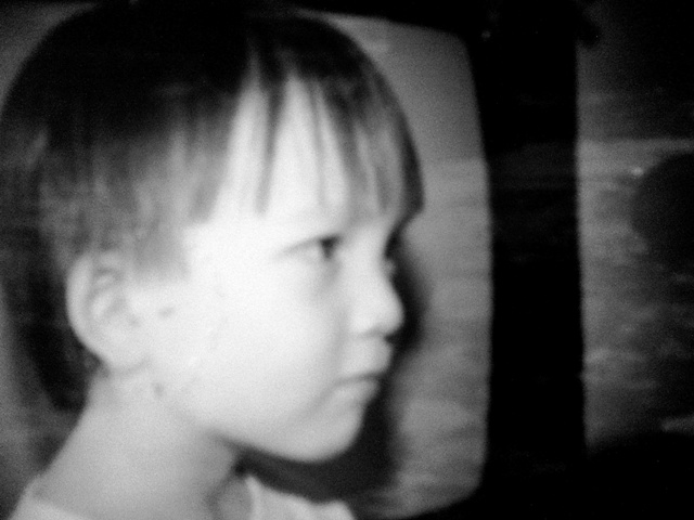 Kind vor dem Fernseher