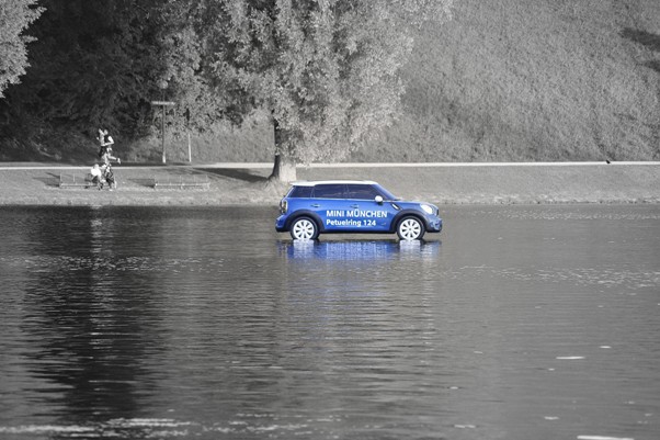 Mini über Wasser