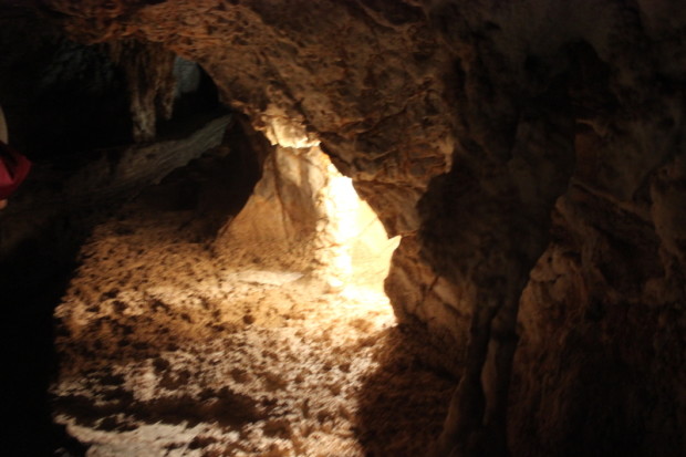 Lucas Caves mit Lichteinfall