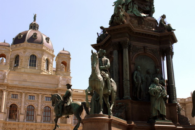 wien_-_vor_der_nationalbibliothek