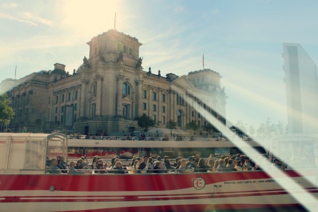 an der Spree vor dem Bundestag