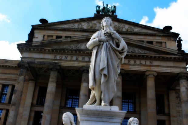 vor dem Konzerthaus in Berlin