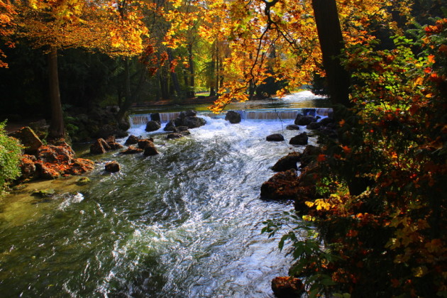 Bach im Englischen Garten